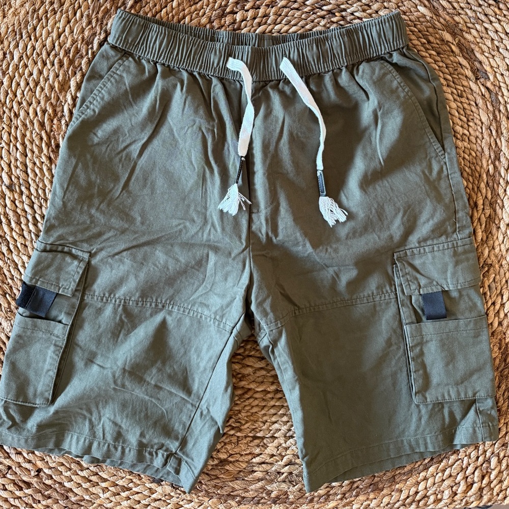 Women's Olive Bermuda Cargo Shorts, Drawstring Waist, NWOT, Cotton high-rise